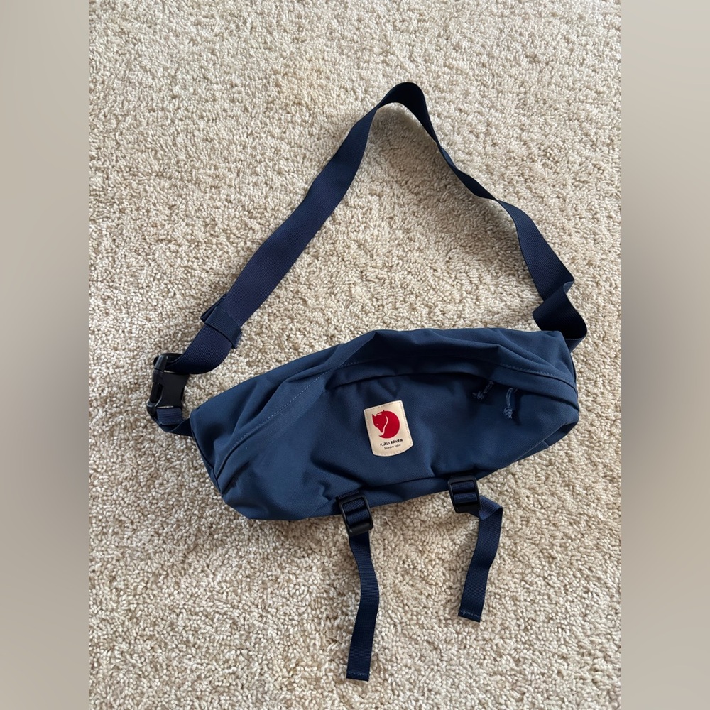 Like new Fjallraven 23166 Ulvö Hip Pack Large